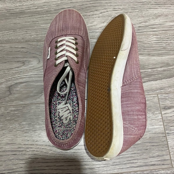 Vans - Picture 1 of 2